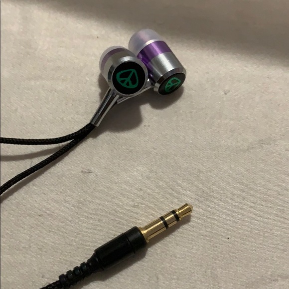 Ear buds - Picture 2 of 2